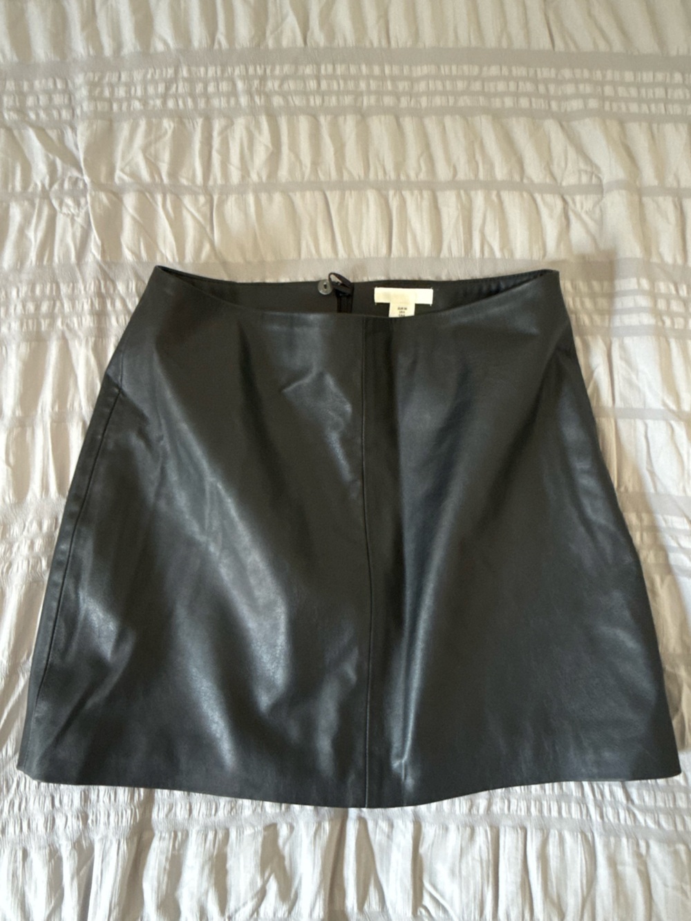 H&M NWOT SIZE 6 Black Faux Leather Pencil Skirt